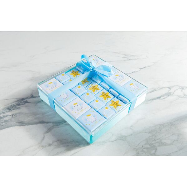 Plexi tray with customized newborn baby boy arrangement