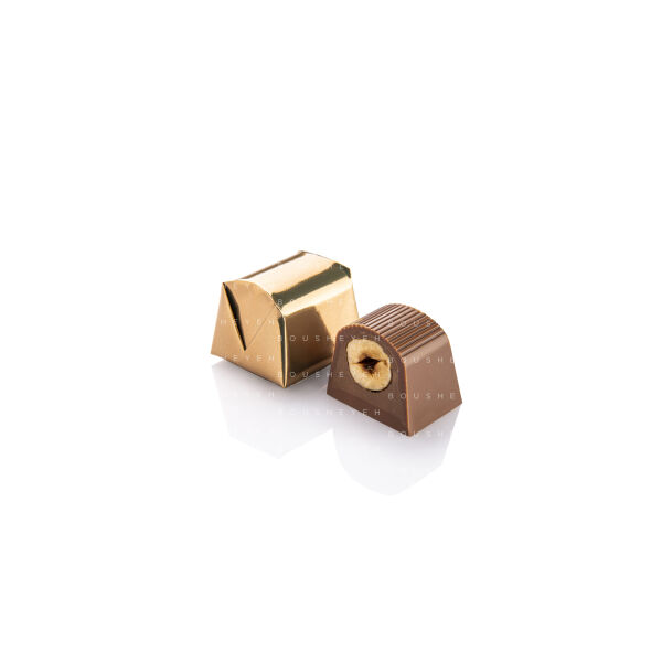Milk chocolate filled gianduja cream and one whole hazelnut piece 200g