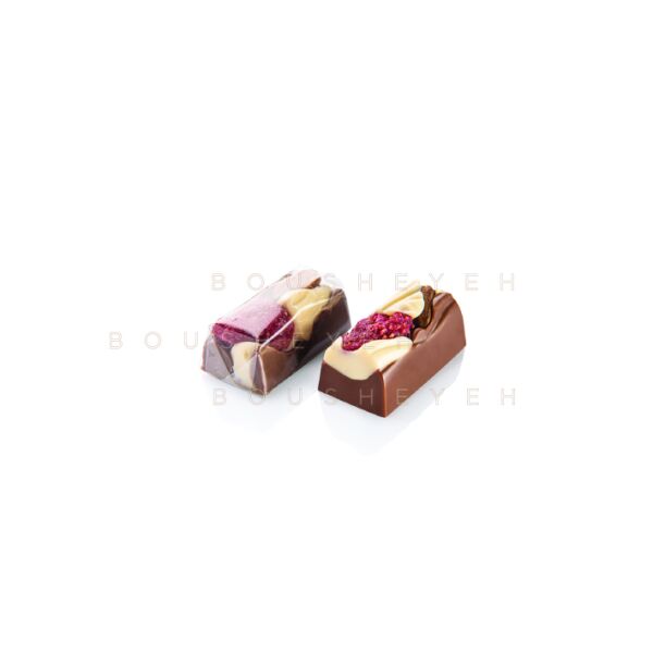 Milk & white chocolate filled dried strawberry & almond 200g