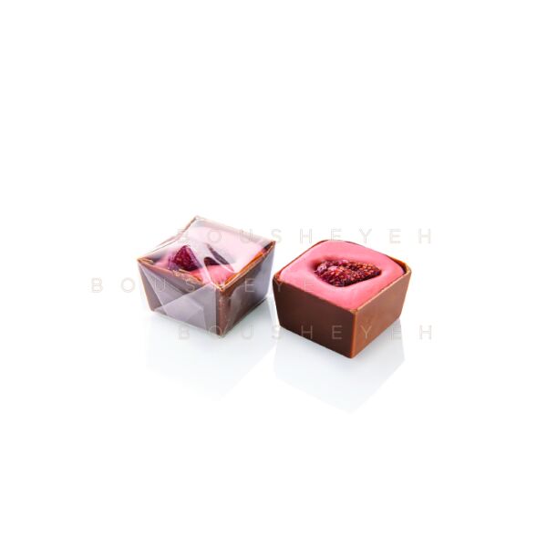 Milk chocolate filled strawberry cream & feuilletine covered dried strawberry 200g