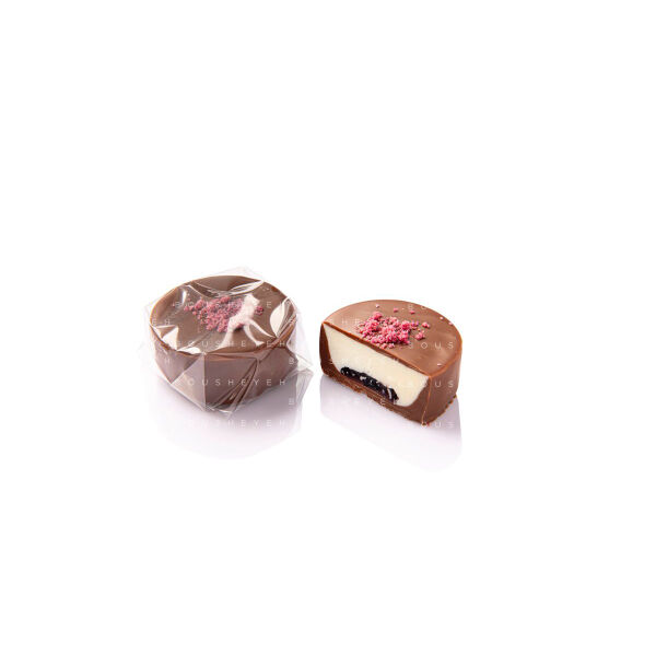 Milk chocolate covered forest fruity cheesecake 200g